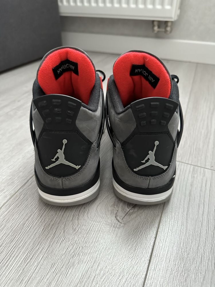 кроссовки Jordan 4