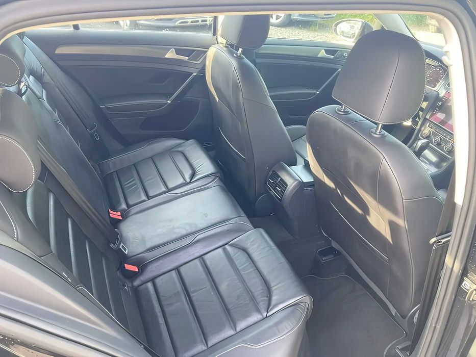 Volkswagen e-Golf      2019