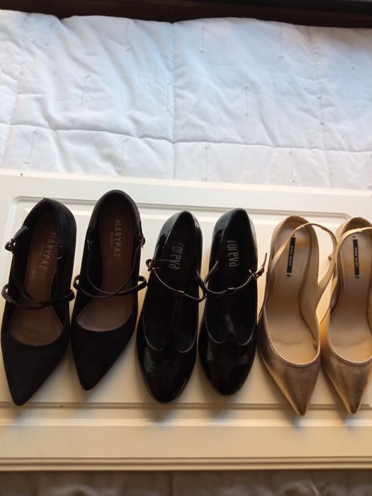 Sapatos botins e sandalias