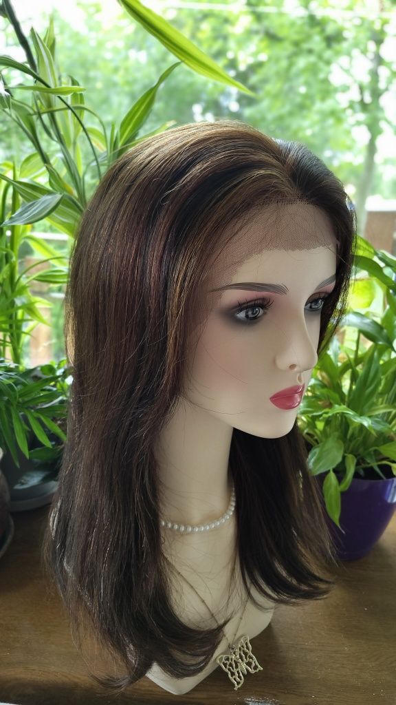 Piękna peruka naturalna lace-front, długa.