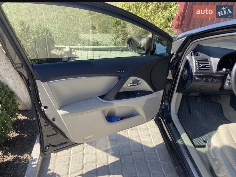 Тойота Авенсіс 2008 року випуску