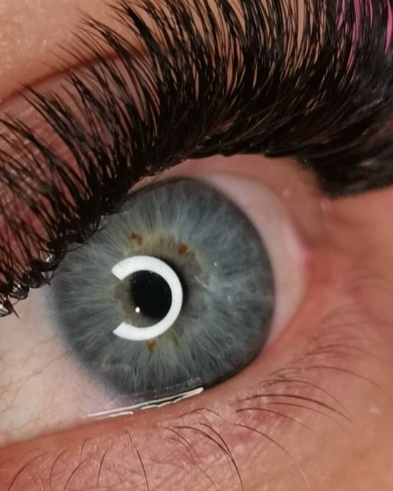 Нарощування вій.