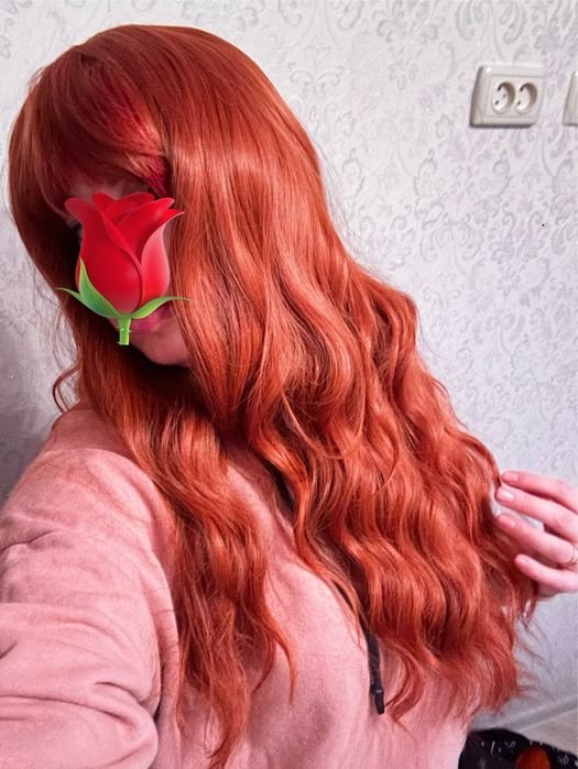 Довга гарна руда перука