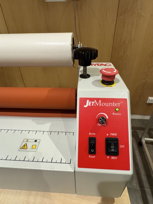 Laminadora da mesa DRYTAC JM34 com a mesa de apoio