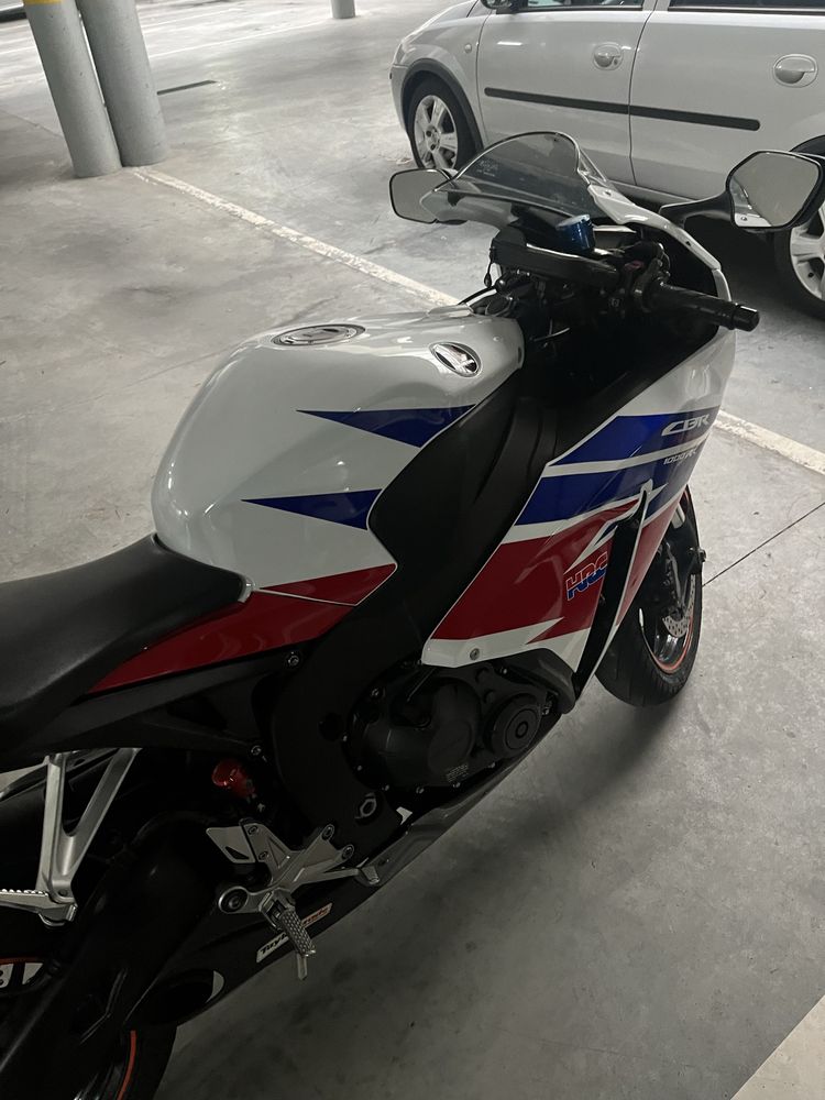 Vendo mota cbr 1000 cc