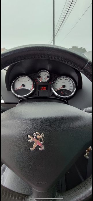 Peugeout 207cc 1.6 hdi com 160 mil kms ( livro de revisoes )