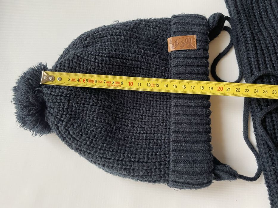 komplet zimowy: czapka, szalik i rękawiczki — idealny na chłodne dni