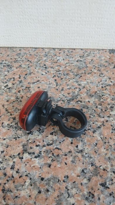 Luz Sinalizadora traseira de bicicleta (nao inclui bateria)