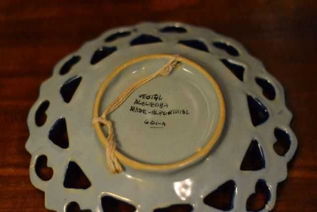 Prato rendilhado de pendurar marca Vestal, Alcobaça.