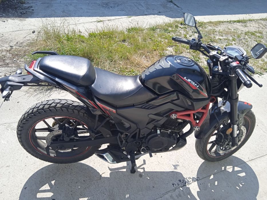 Продам мотоцикл Lifan SR200
