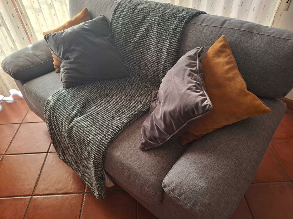 Sofa de dois lugares apenas com 6 meses