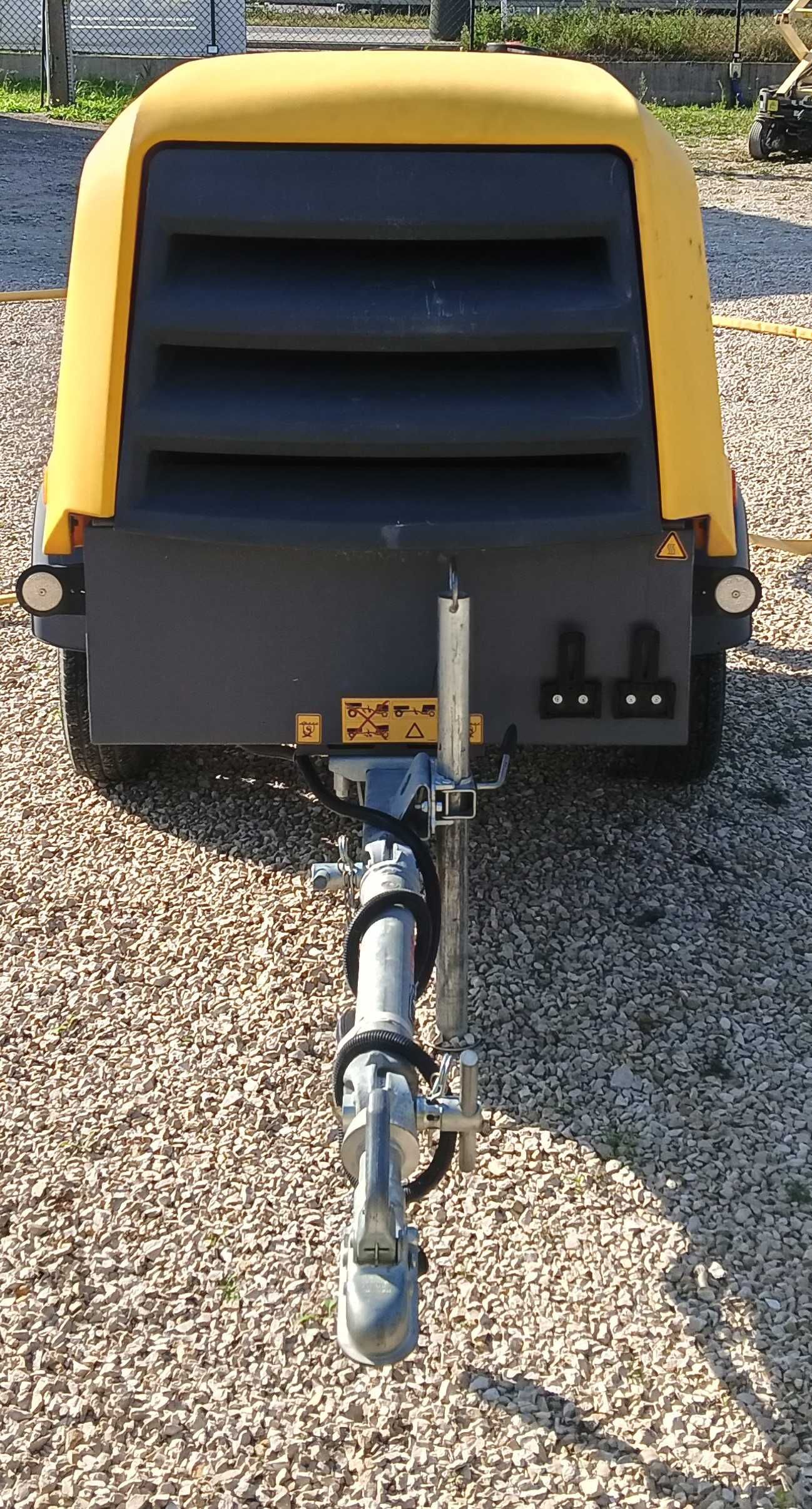 Kompresor Atlas Copco XAS88 z młotem, końcówkami i wężem