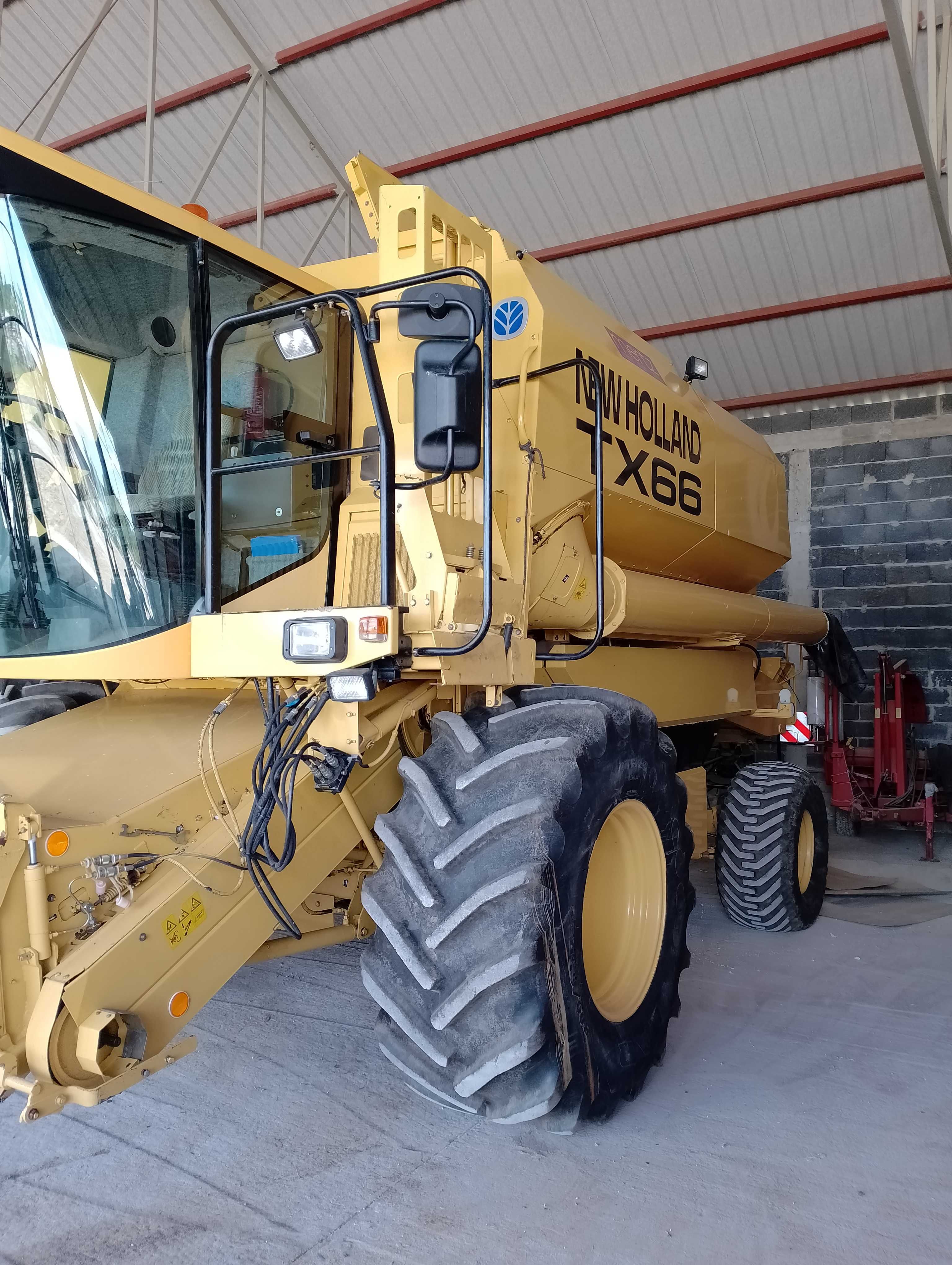 New Holland tx66. Claas John Deere