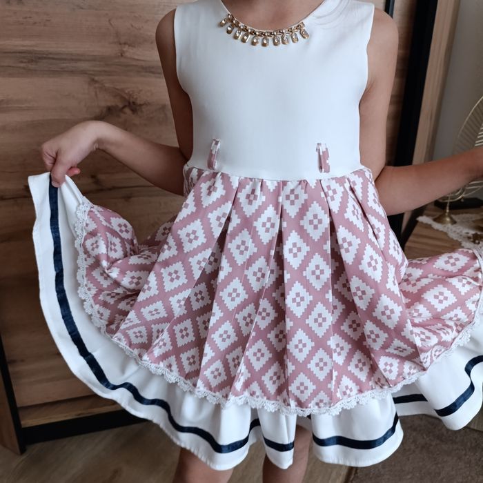 Elegancka, świąteczna sukienka 110/116