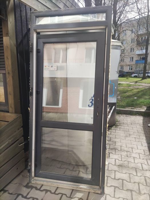 Двері вхідні у магазин