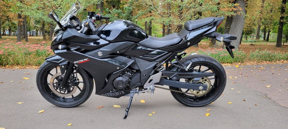 Suzuki GSX 250R, Сузукі GSR мото.