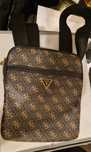 Bolsa Crossbody Guess masculina 55€