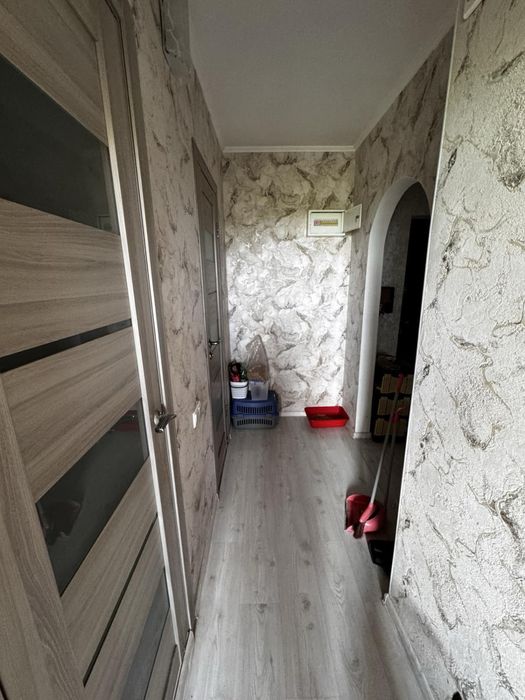 Продається 2-х кімнатна квартира на л/б м.Камʼянське.