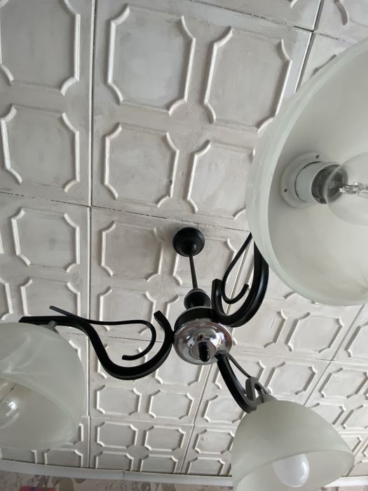 Żyrandol czarny ze srebrnymi dodatkami lekki