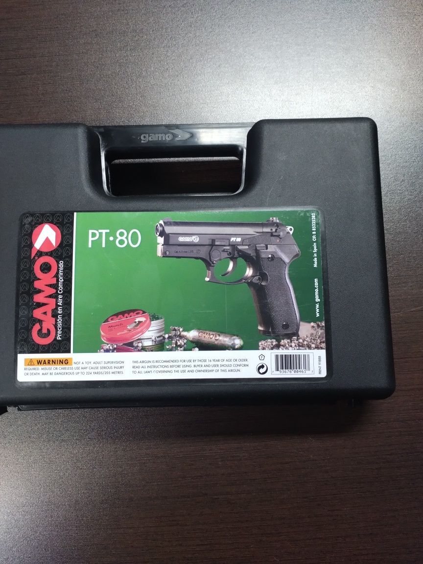 A pistola Gamo PT- 80 de chumbos (Gás),