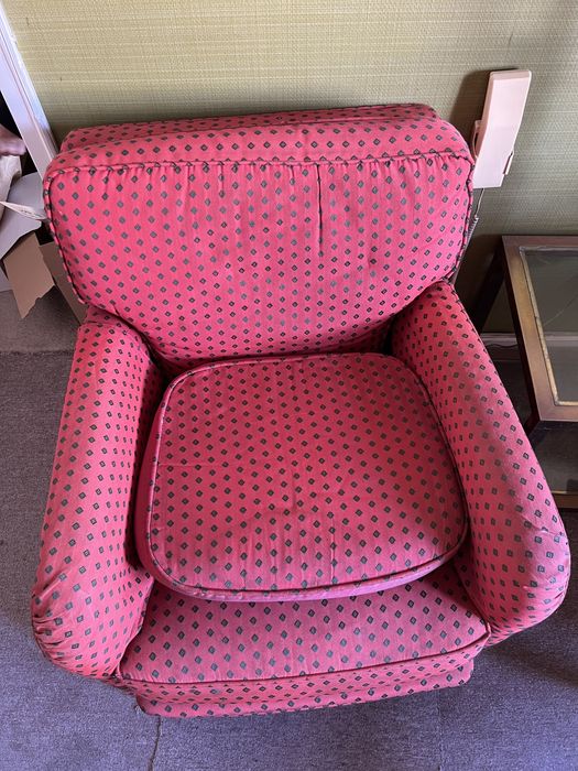 Sofá individual muito antigo