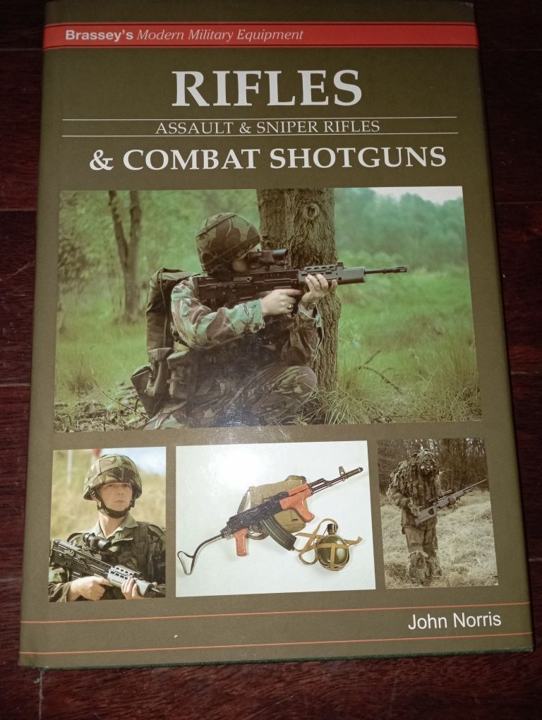 Livro Rifles & Combat Shotguns