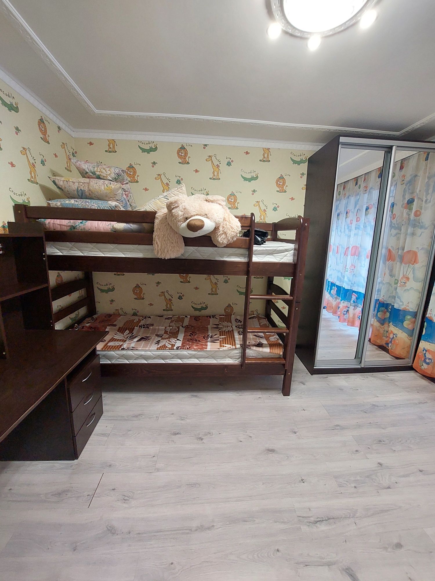 Продам 3-х комнатную квартиру в центре Слободки с своим двориком.