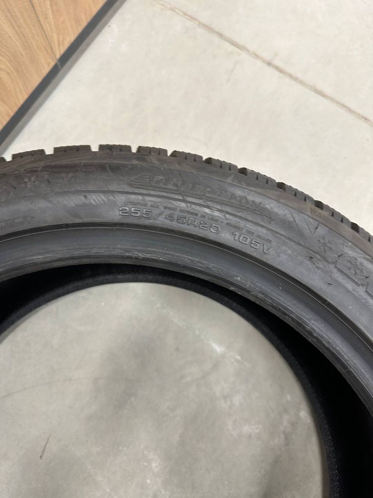 Зимовий комплект 255/45/20 dunlop