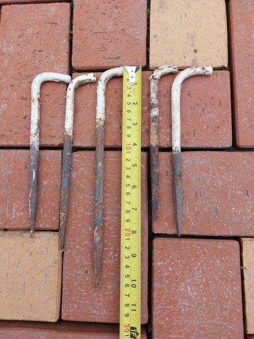 Крючки (костыли) на батарею