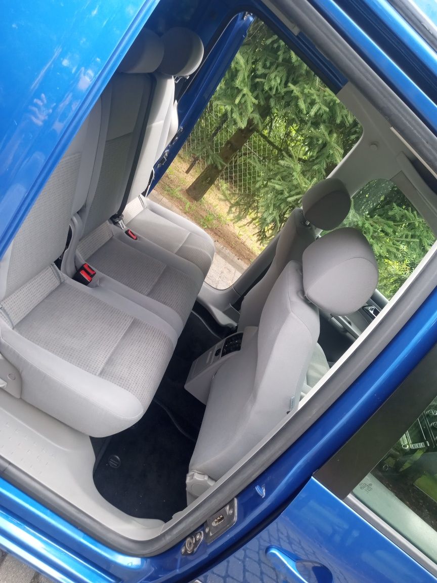 VW Caddy 1.6 benzyna life  2009