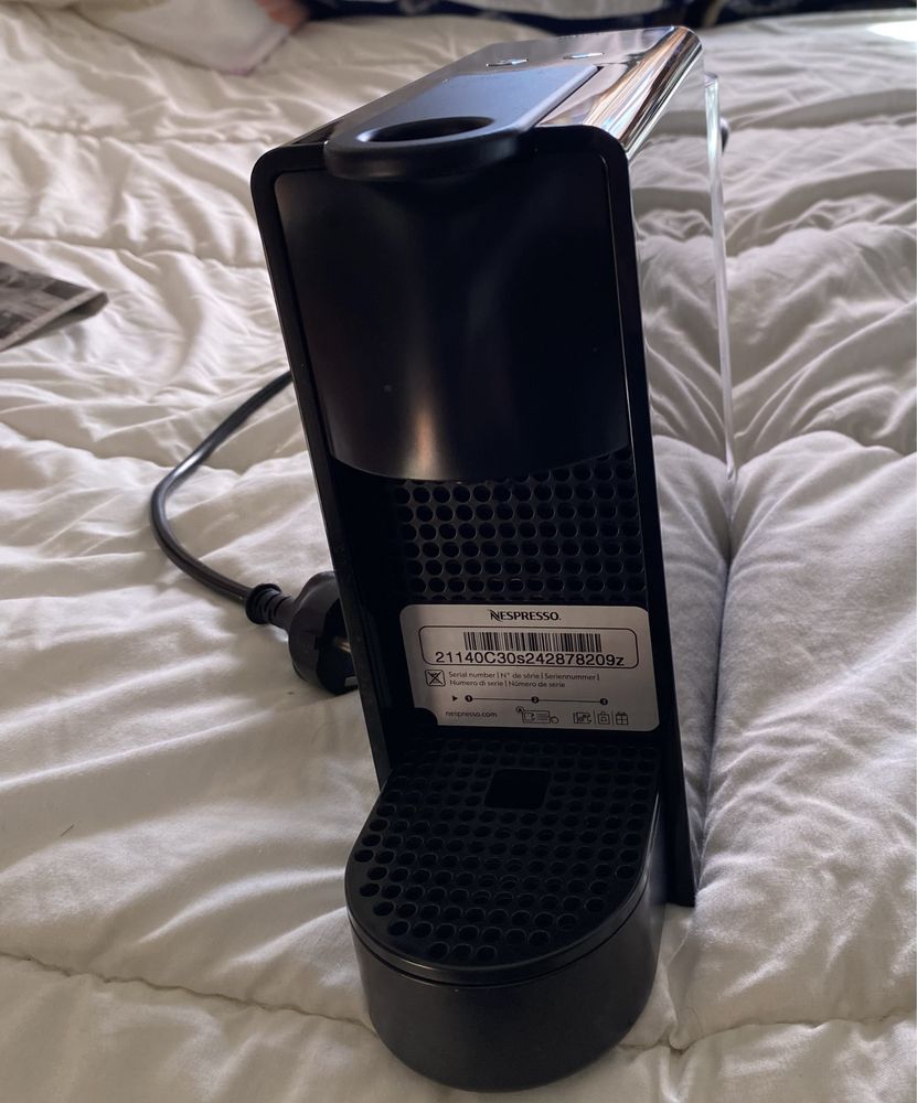 Maquina café Nespresso Essenza mini