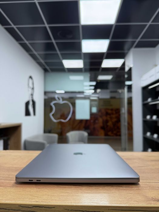 MacBook Pro 16 2019 { i7 | 16gb | 512 SSD | AMD 5300-4gb } 30419SV