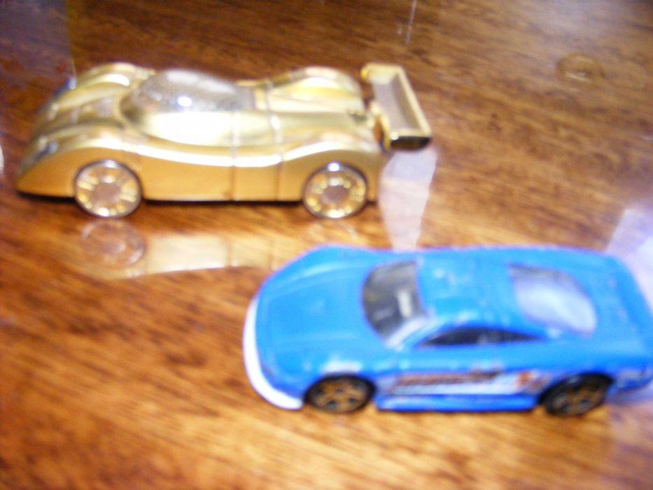 8 Miniaturas de carros - antigas e impecáveis