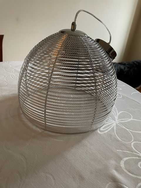 Sprzedam w kolorze srebrnym nową lampe