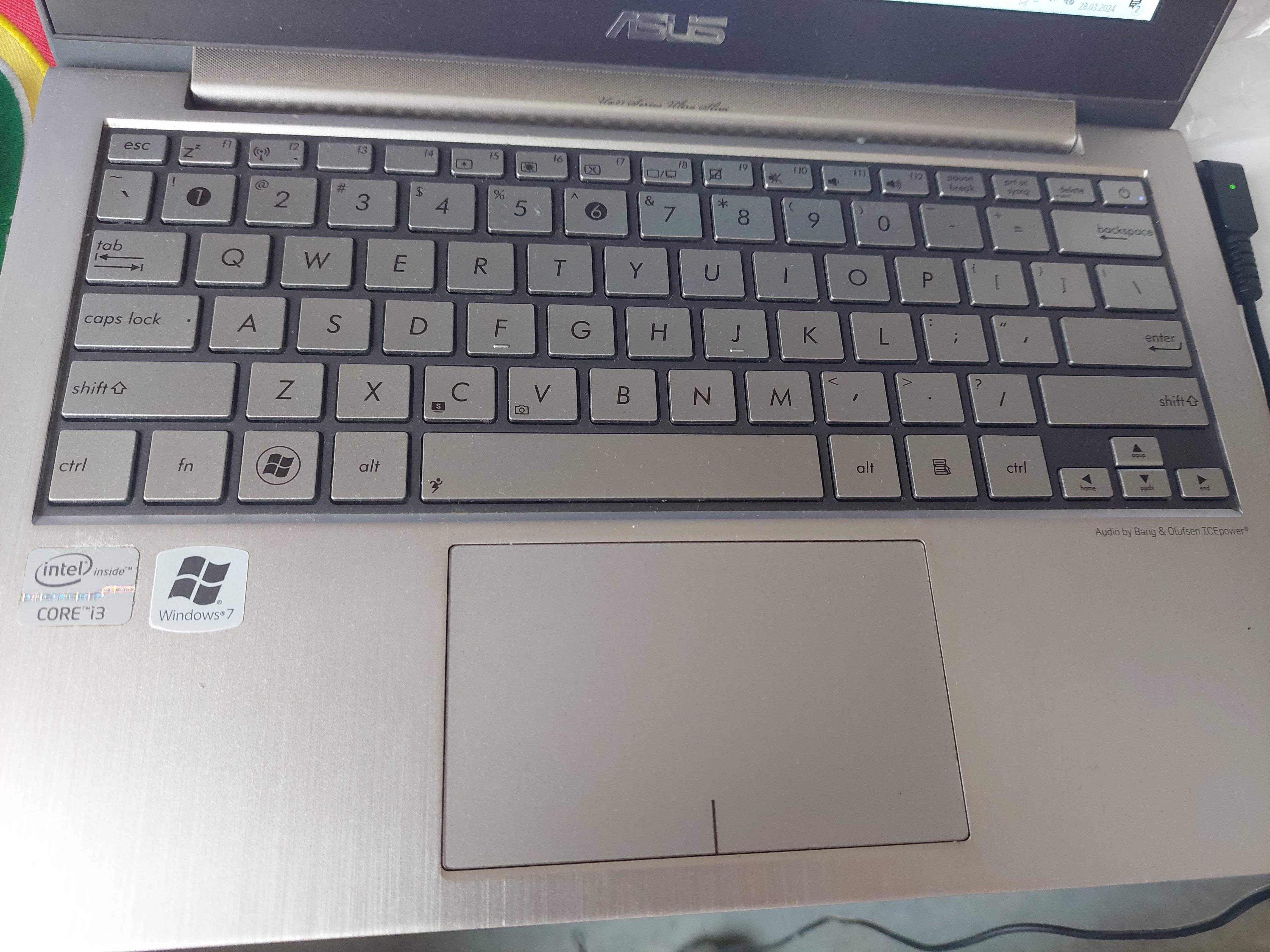 Laptop Asus Zenbook UX21E 4/64 gb SSD 11.6 cala Windows 10 Intel i3