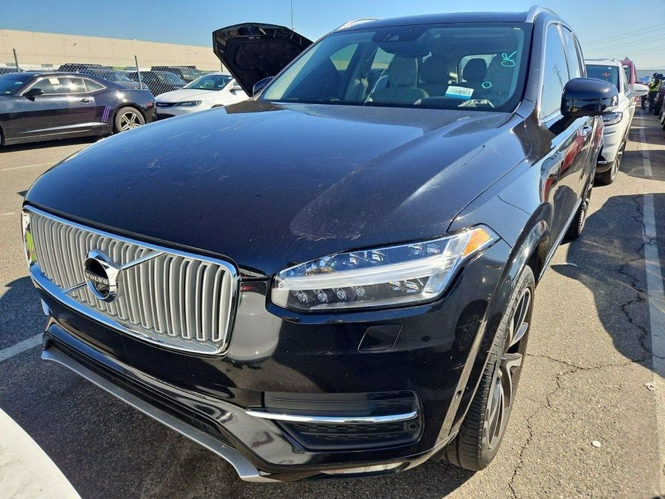 Volvo XC 90 Auta z USA - Zapytaj o więcej ofert!