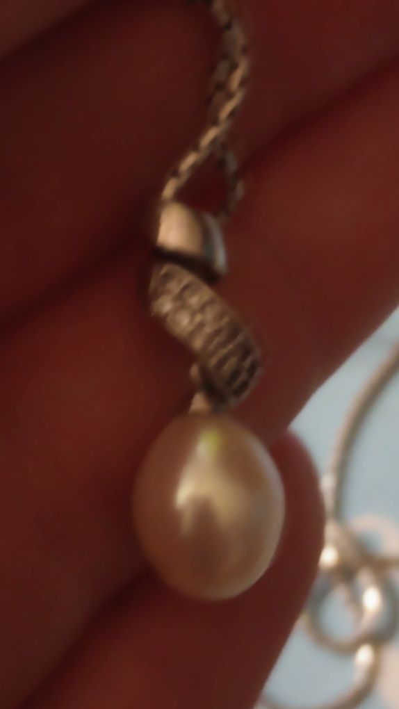 Łańcuszek srebrny z zawieszką perłą