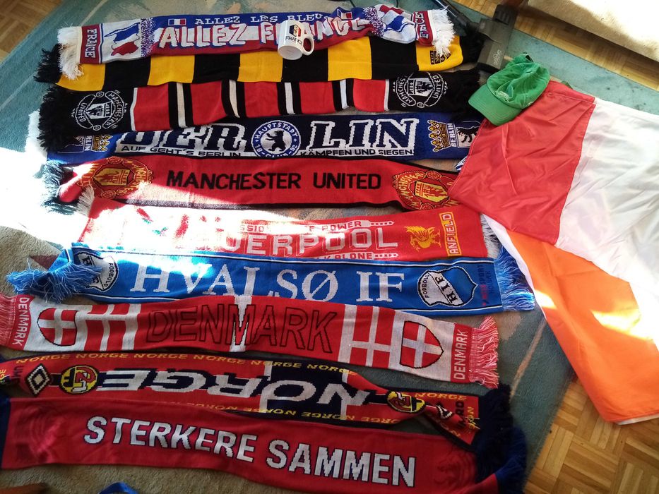 Szaliki 10 szt Liverpool man utd Berlin gadżety flagi kubek Francja