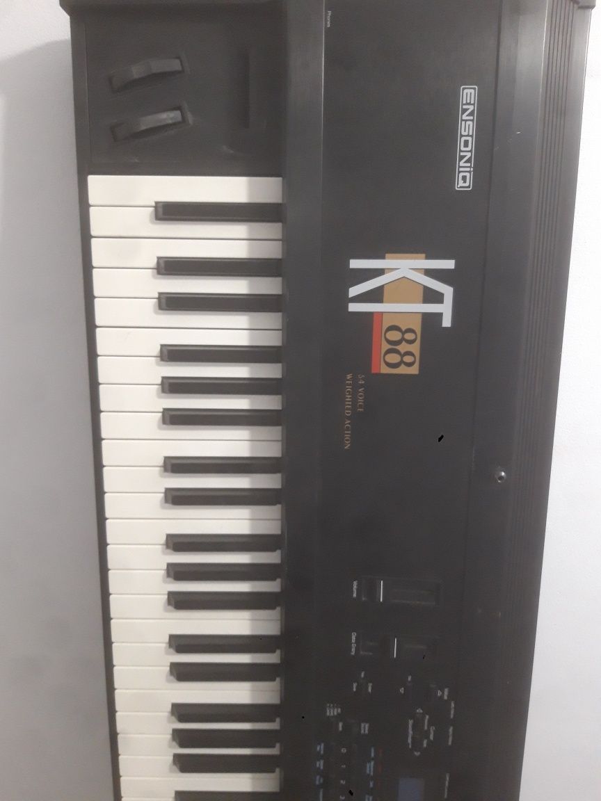 Ensoniq KR 88 syntezator