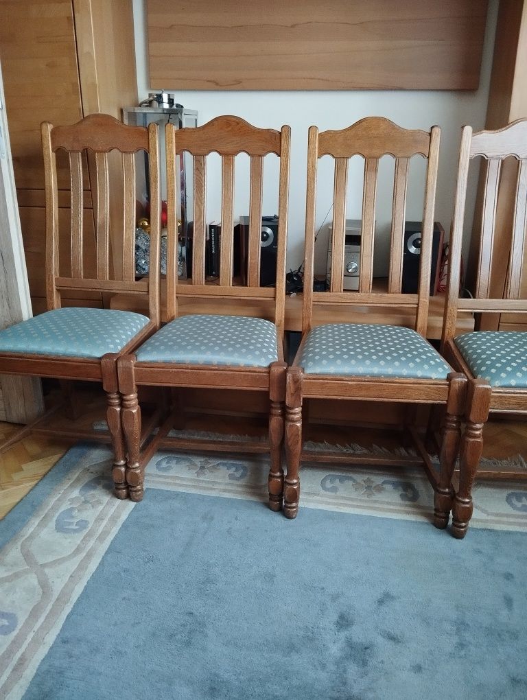 Krzesła holenderskie w komplecie ze stolem