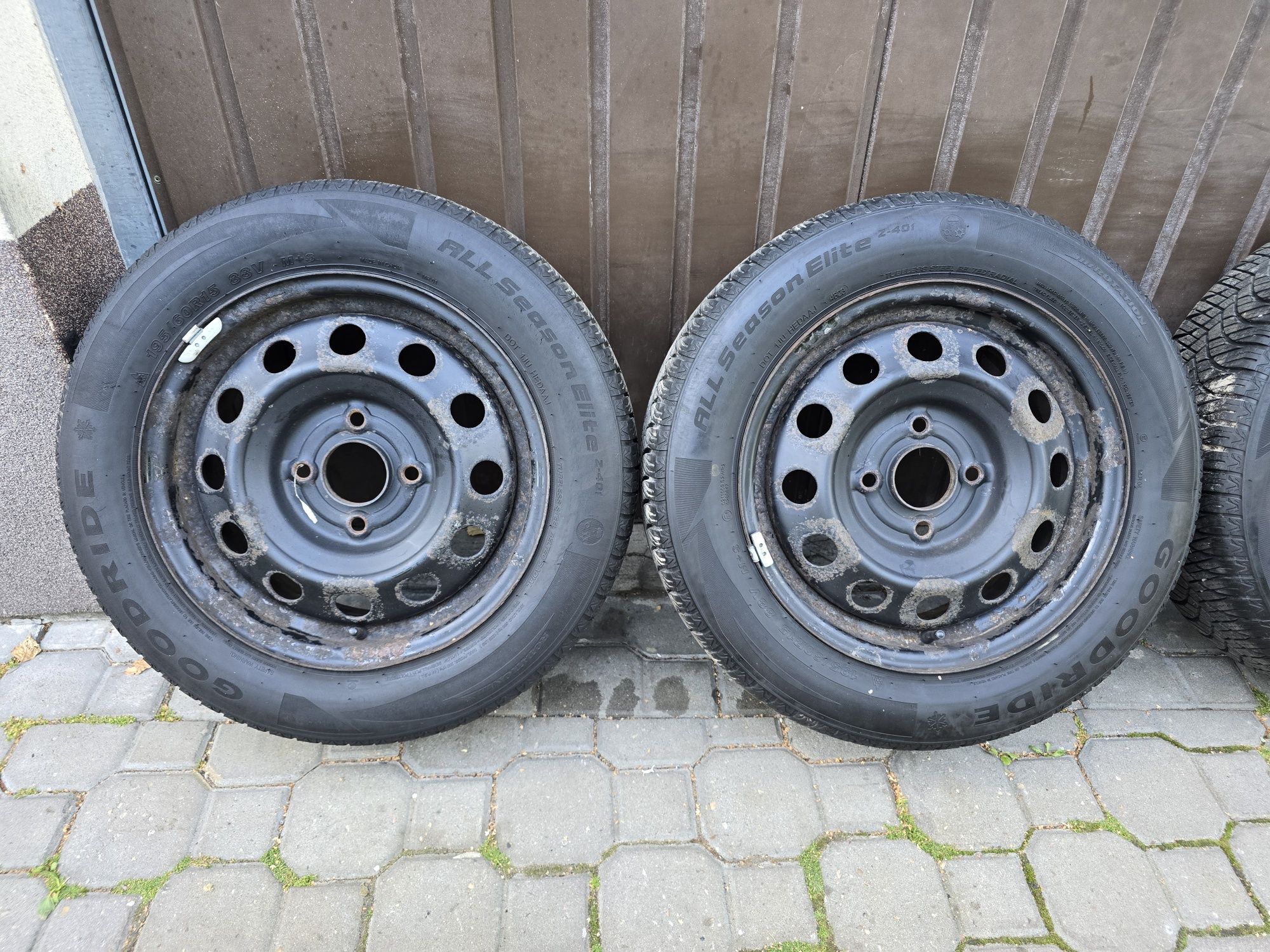 Felgi z oponami 195/60R15 Volvo S40 4x114,3 V40 Mitsubishi Galant