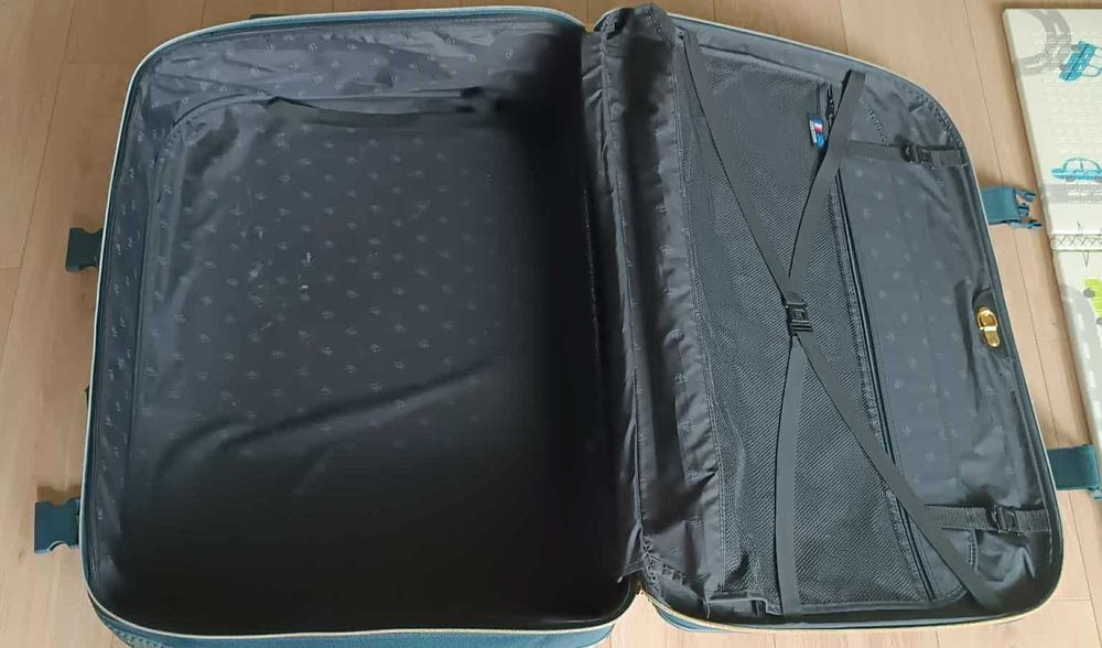 Duża walizka francuskiego projektanta Pierre Balmain