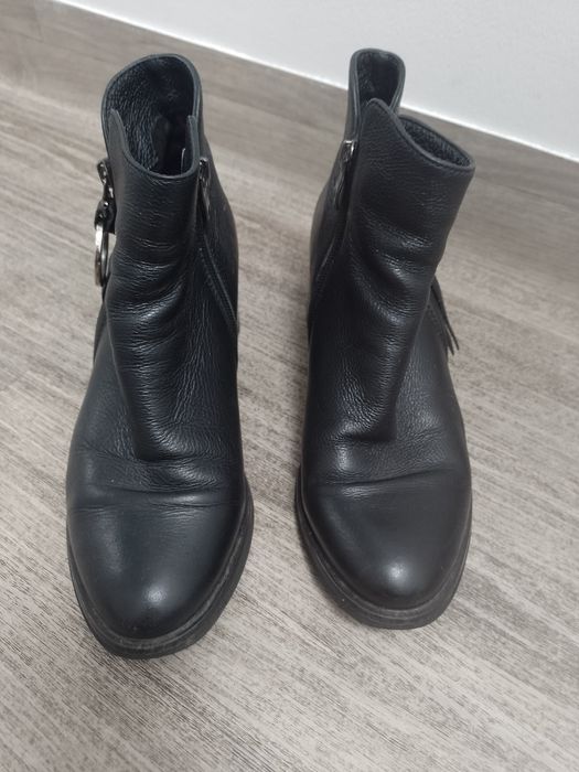 Sprzedam skorzane damskie botki rozmiar 37 firmy Messi.