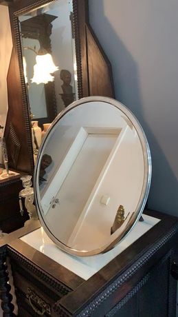 Enorme espelho lapidado com aro em prata portuguesa contra