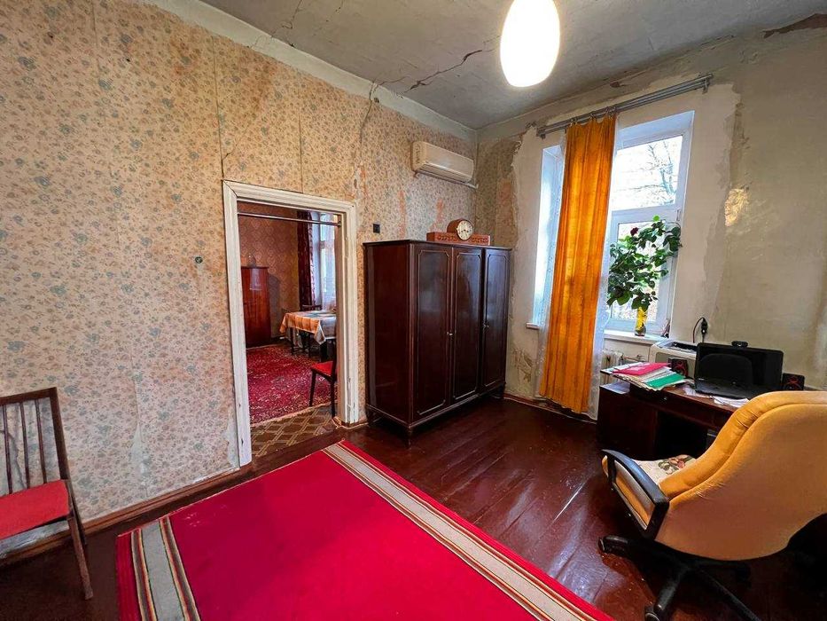 Продаж трьохкімнатної квартири в центрі міста