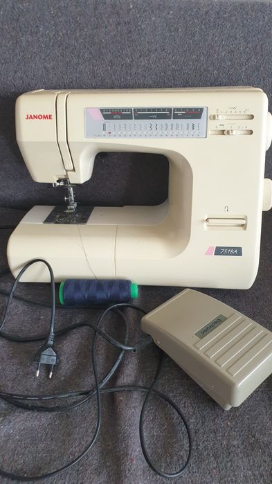 Швейна машина Janome 7518A