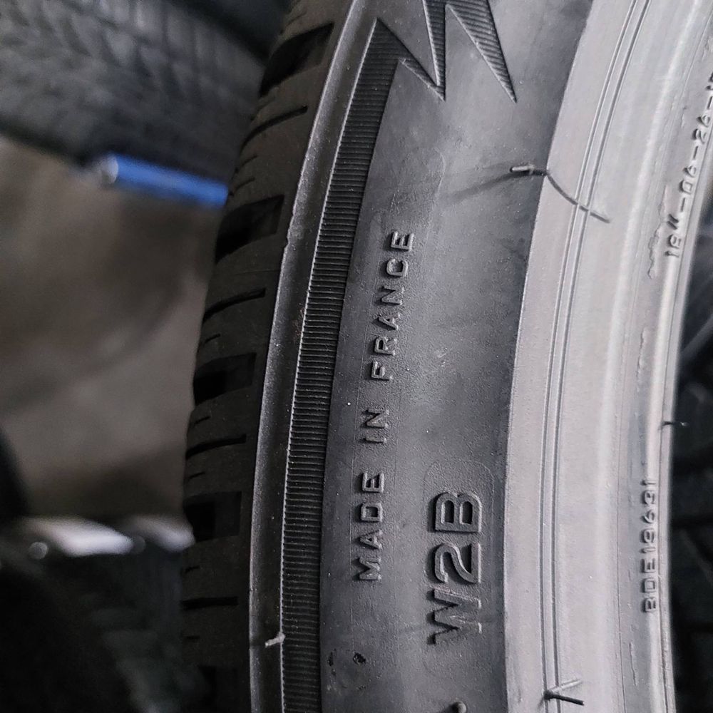 215/45/18 R18 Bridgestone Blizzak LM005 4шт нові зима