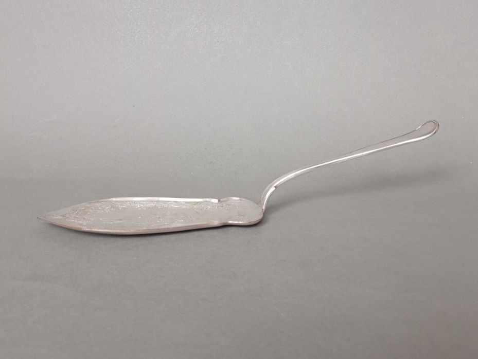 Posrebrzana łopatka do ciasta z amorkiem