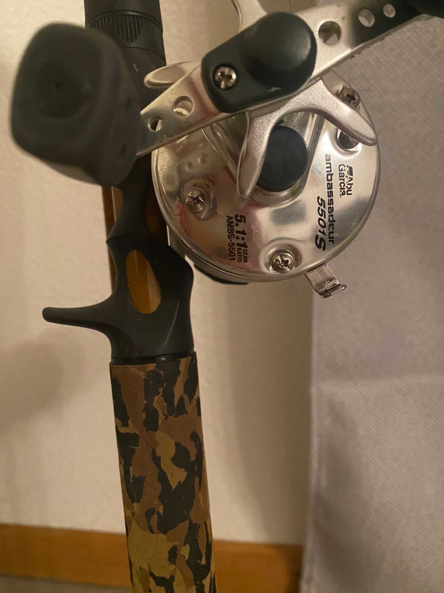 Cana casting savage gear e carreto abu garcia
