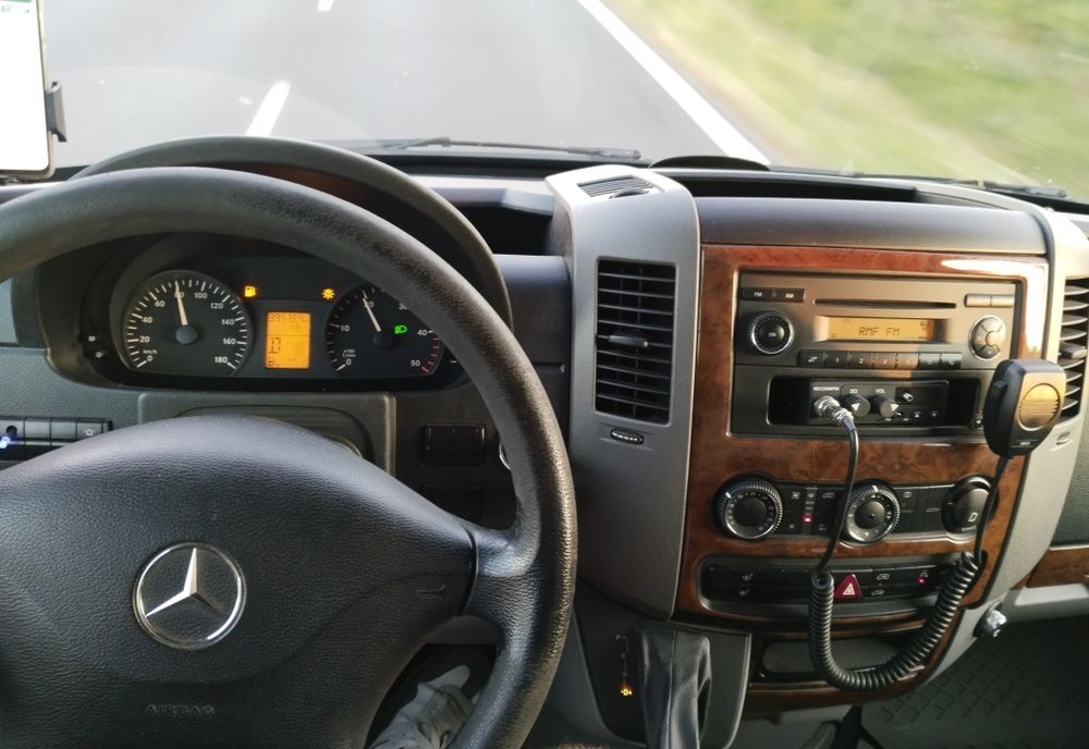 Wypożyczalnia wynajem busów aut dostawczych